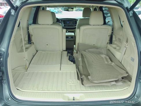 Used 2015 Toyota Highlander Limited Platinum AWD/4WD image 17