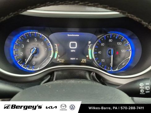 Used 2024 Chrysler Pacifica Touring-L FWD image 16