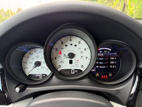 Certified 2026 Porsche Macan AWD/4WD image 9