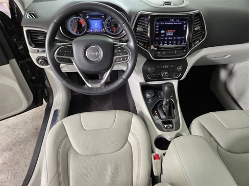 Used 2019 Jeep Cherokee Limited w/ Luxury Group image 17