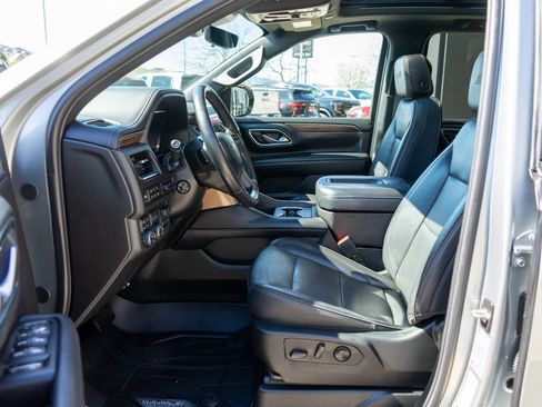 Used 2024 Chevrolet Suburban High Country AWD/4WD image 11