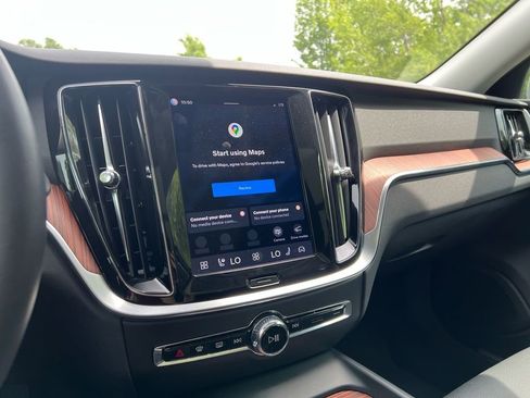 Certified 2025 Volvo V60 B5 Cross Country Plus AWD/4WD image 15