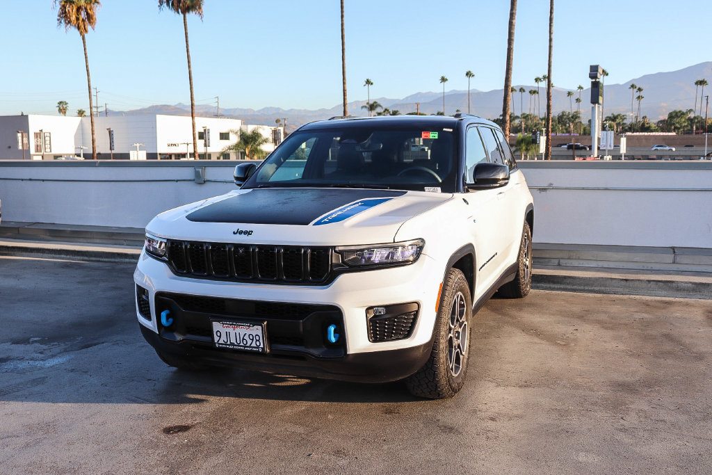Used 2024 Jeep Grand Cherokee Trailhawk AWD/4WD image 4