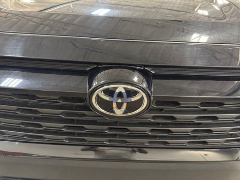 Used 2025 Toyota RAV4 XLE AWD/4WD image 23