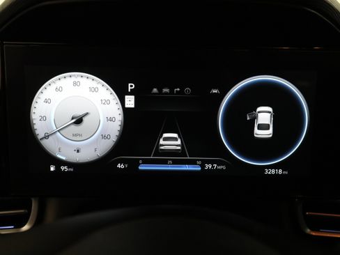 Used 2025 Hyundai Elantra SEL image 19