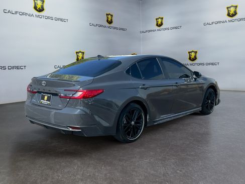Used 2025 Toyota Camry SE w/ Convenience Package FWD image 5