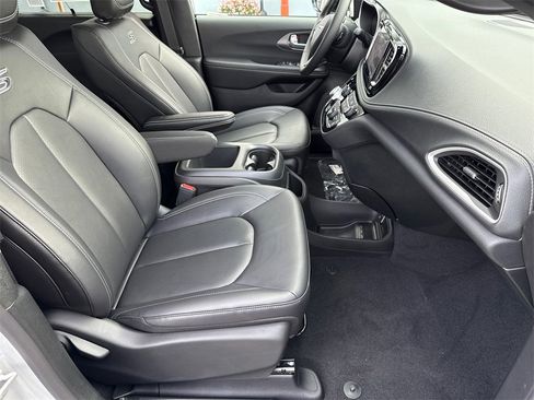 New 2026 Chrysler Pacifica Select w/ S Appearance Package image 16