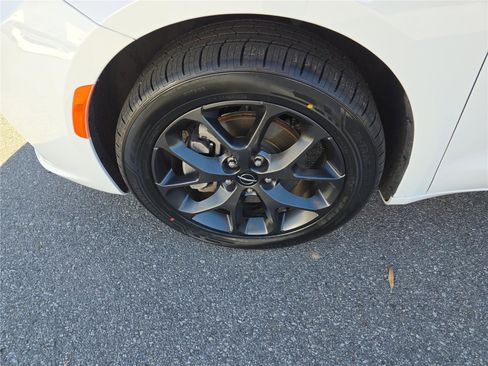 Used 2022 Chrysler Pacifica Touring-L w/ S Appearance Package image 12