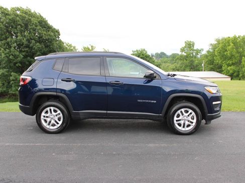 Used 2018 Jeep Compass Sport SUV 4D AWD/4WD image 3