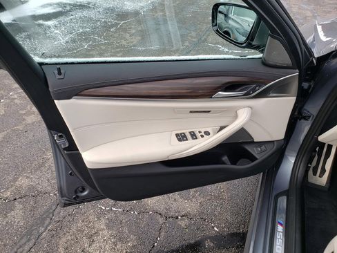 Used 2022 BMW M550i xDrive M550i xDrive w/ Premium Package image 10