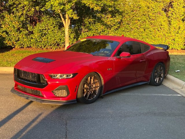 Used 2024 Ford Mustang GT RWD image 3