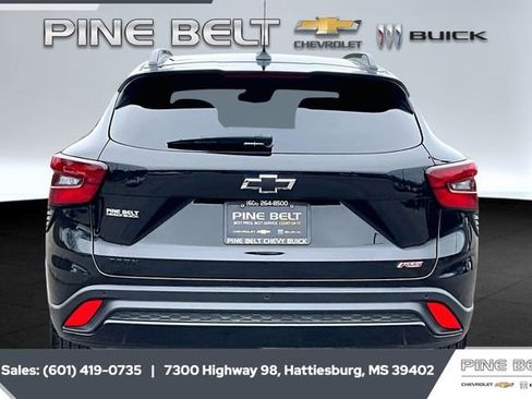 Used 2025 Chevrolet Trax RS w/ Driver Confidence Package image 4