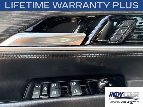 Used 2023 Jeep Wagoneer Series III w/ Preferred Equipment Group AWD/4WD image 21