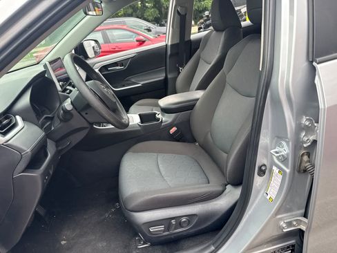 Used 2025 Toyota RAV4 XLE AWD/4WD image 14
