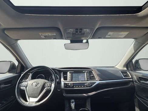 Used 2017 Toyota Highlander Limited Platinum image 15