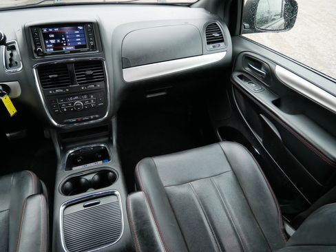 Used 2018 Dodge Grand Caravan GT FWD image 11