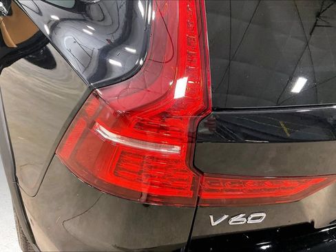 Certified 2025 Volvo V60 B5 Cross Country Ultra AWD/4WD image 23