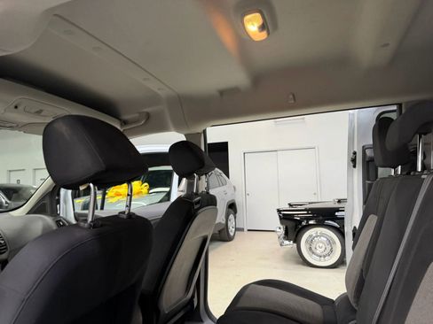 Used 2022 Ford Transit Connect XL image 23