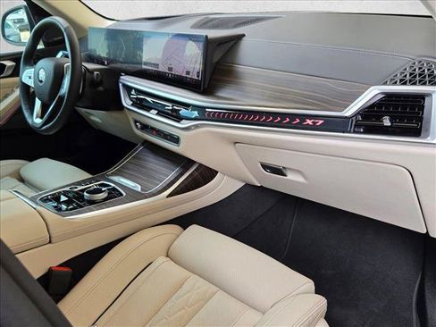 Used 2025 BMW X7 xDrive40i w/ Premium Package AWD/4WD image 23