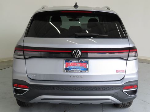 New 2025 Volkswagen Taos SE image 5