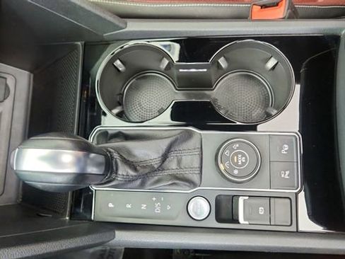 Used 2020 Volkswagen Atlas Cross Sport SEL Premium image 51