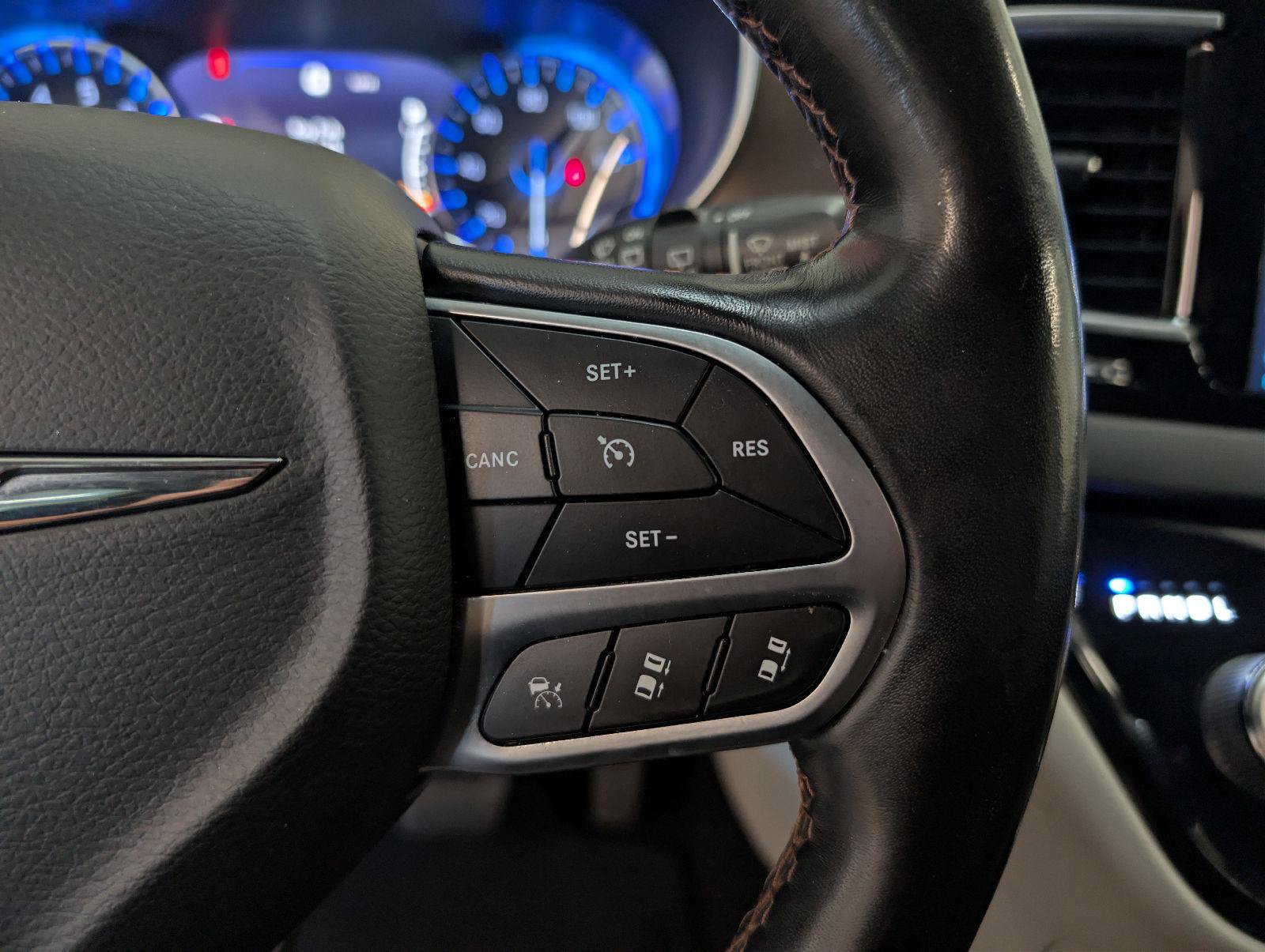 Used 2019 Chrysler Pacifica Touring-L Plus w/ Advanced Safetytec Group FWD image 22