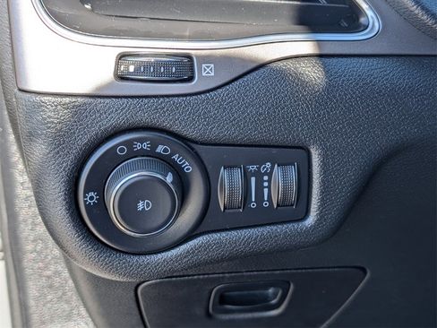 Used 2021 Jeep Cherokee Latitude Plus image 15