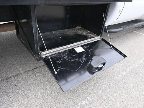 Used 2014 Ford F550 2WD Crew Cab Super Duty image 21