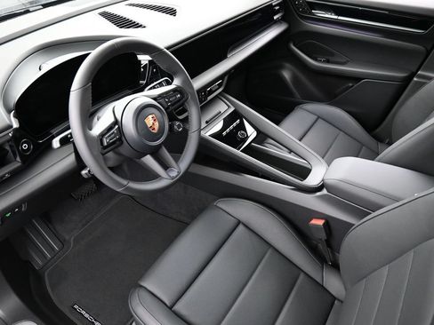 Certified 2025 Porsche Macan Electric RWD image 4