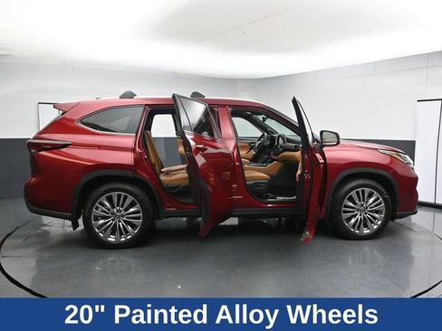 Used 2025 Toyota Highlander Platinum AWD/4WD image 39