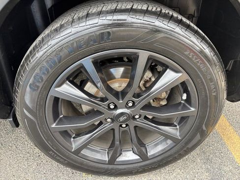 Used 2019 Ford Explorer XLT w/ Equipment Group 202A image 9