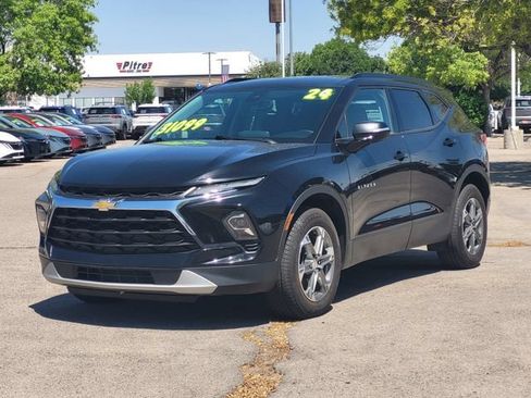 Used 2024 Chevrolet Blazer LT FWD image 2