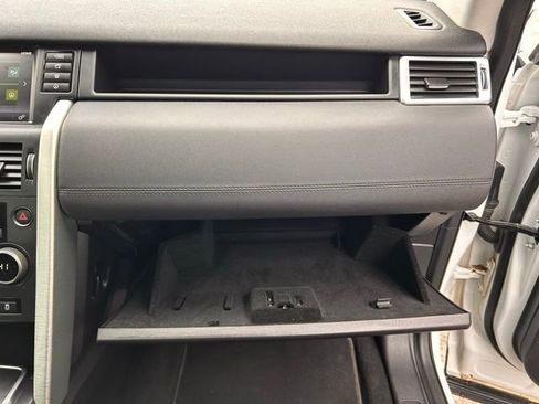Used 2018 Land Rover Discovery Sport HSE image 36