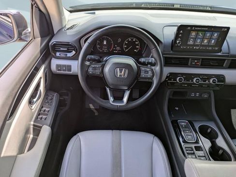 Used 2025 Honda Pilot EX-L image 17