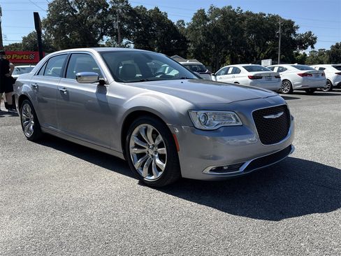 Used 2018 Chrysler 300 Limited image 7