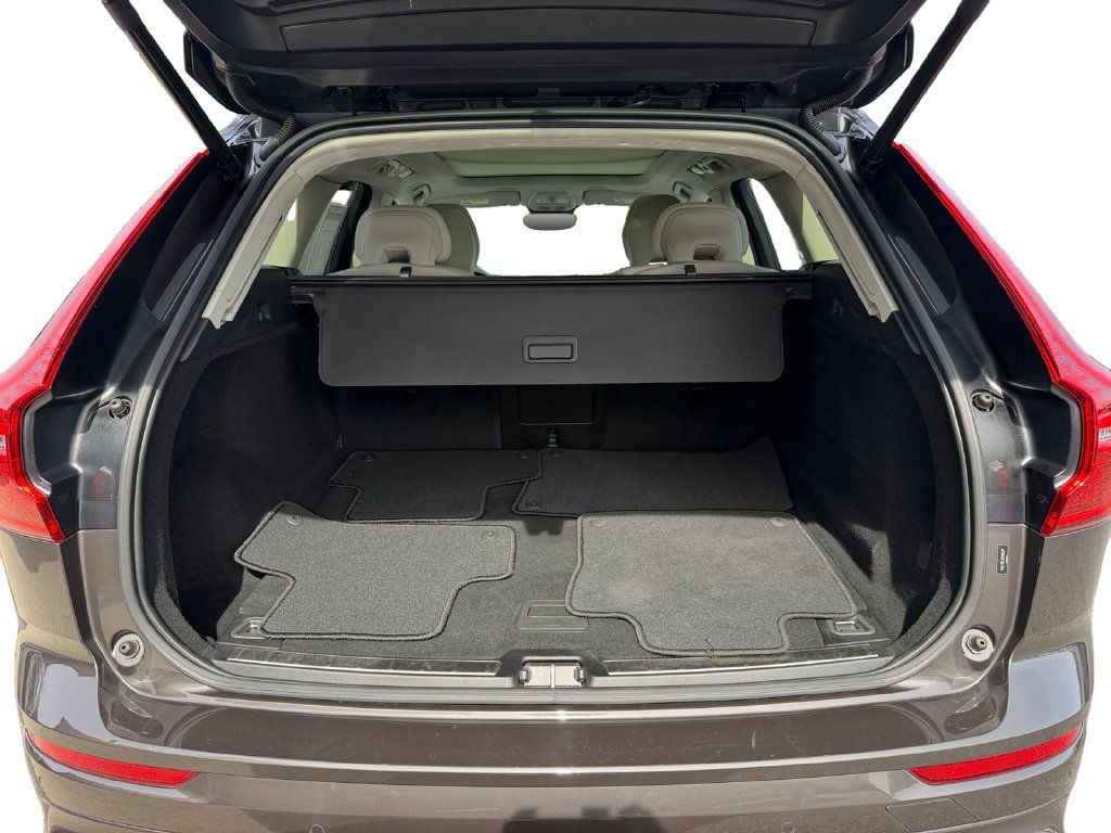 Certified 2024 Volvo XC60 B5 Plus w/ Climate Package AWD/4WD image 11