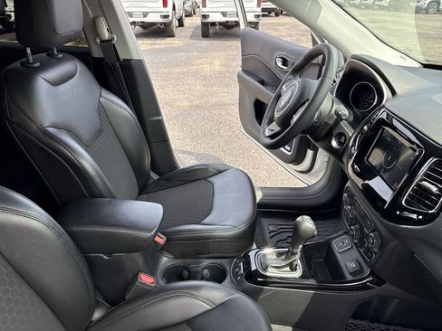 Used 2021 Jeep Compass Latitude w/ Sun and Sound Group FWD image 13