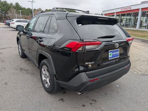 Used 2022 Toyota RAV4 XLE w/ Convenience Package image 3