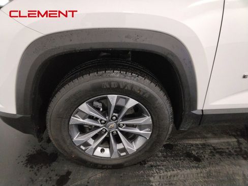 Used 2025 Chevrolet Equinox LT image 42