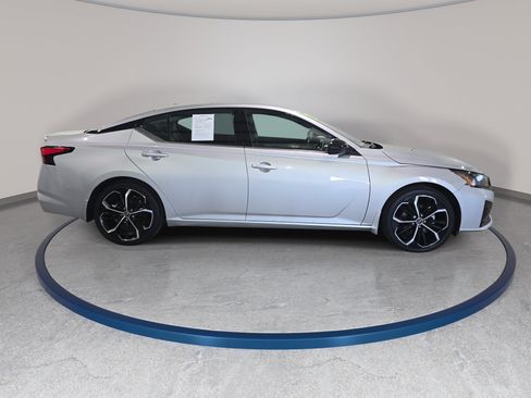 Used 2023 Nissan Altima 2.5 SR FWD image 5