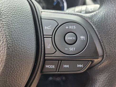 Used 2025 Toyota RAV4 XLE AWD/4WD image 28