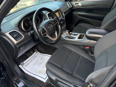 Used 2017 Jeep Grand Cherokee Laredo image 8