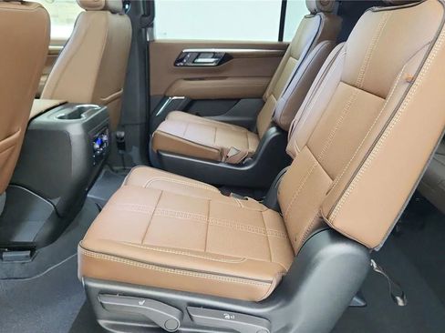 New 2026 Chevrolet Suburban High Country AWD/4WD image 24