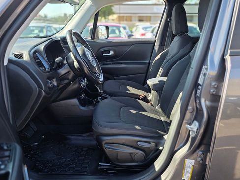 Used 2017 Jeep Renegade Altitude FWD image 13