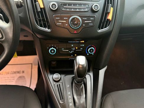 Used 2015 Ford Focus SE w/ SE Sport Package image 6