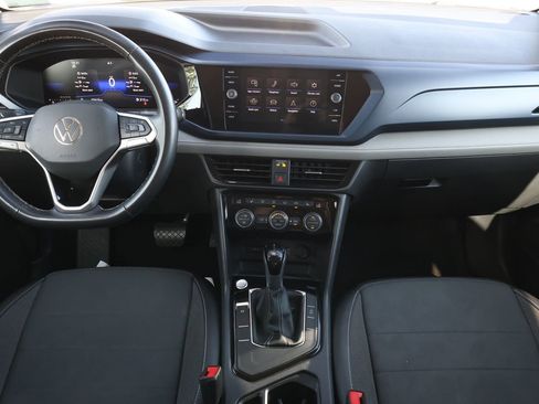 Used 2024 Volkswagen Taos SE image 2