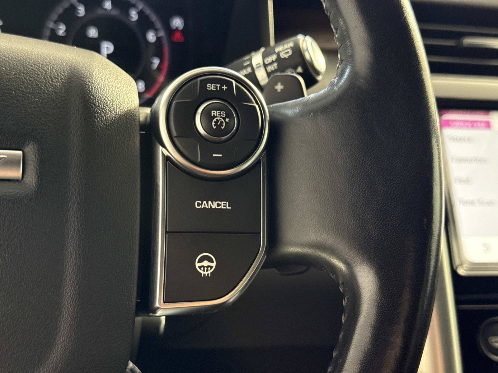 Used 2018 Land Rover Discovery HSE AWD/4WD image 30