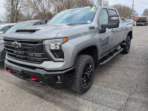 Used 2025 Chevrolet Silverado 3500 LT w/ Trail Boss Package AWD/4WD image 3