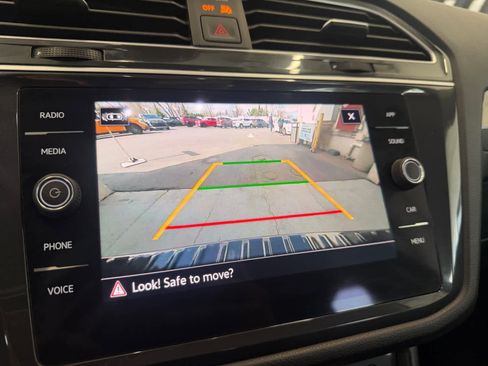 Used 2024 Volkswagen Tiguan SE AWD/4WD image 25