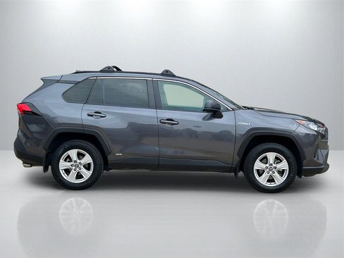 Used 2020 Toyota RAV4 LE image 4